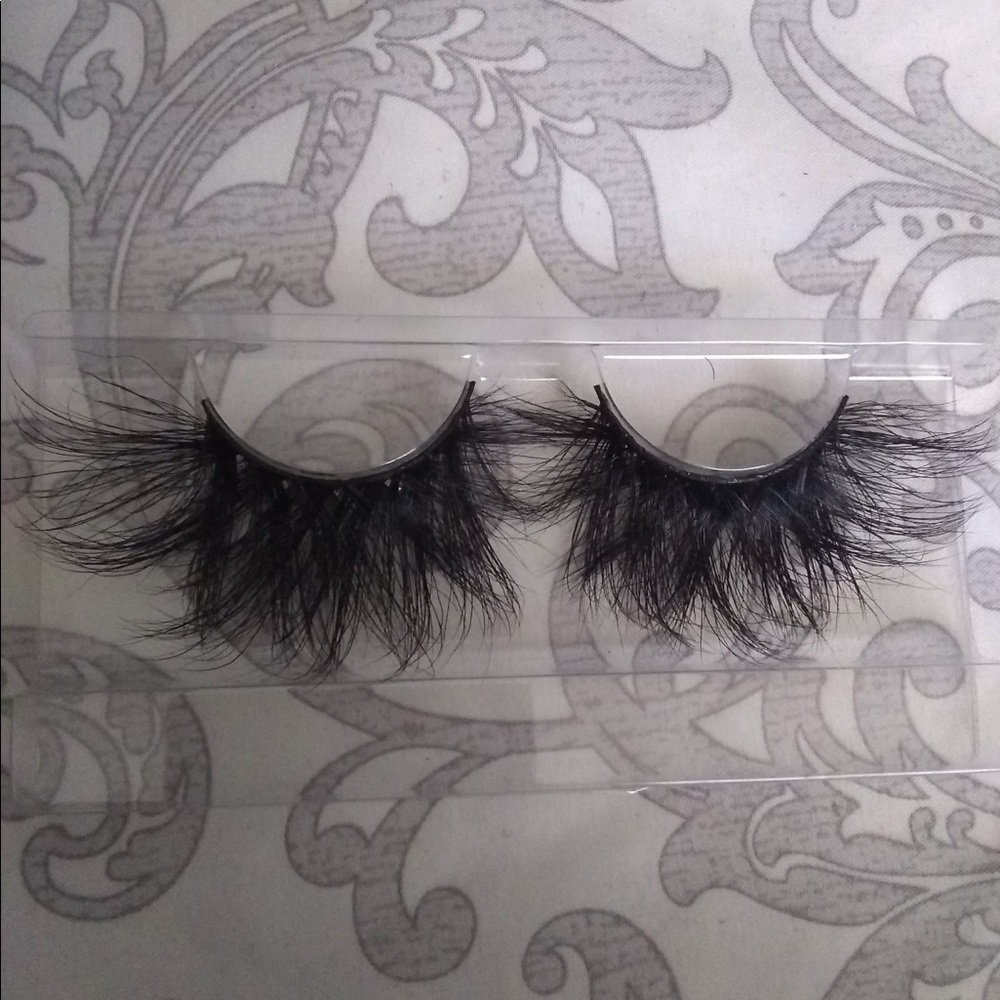 Lashes - Picture 1 of 1